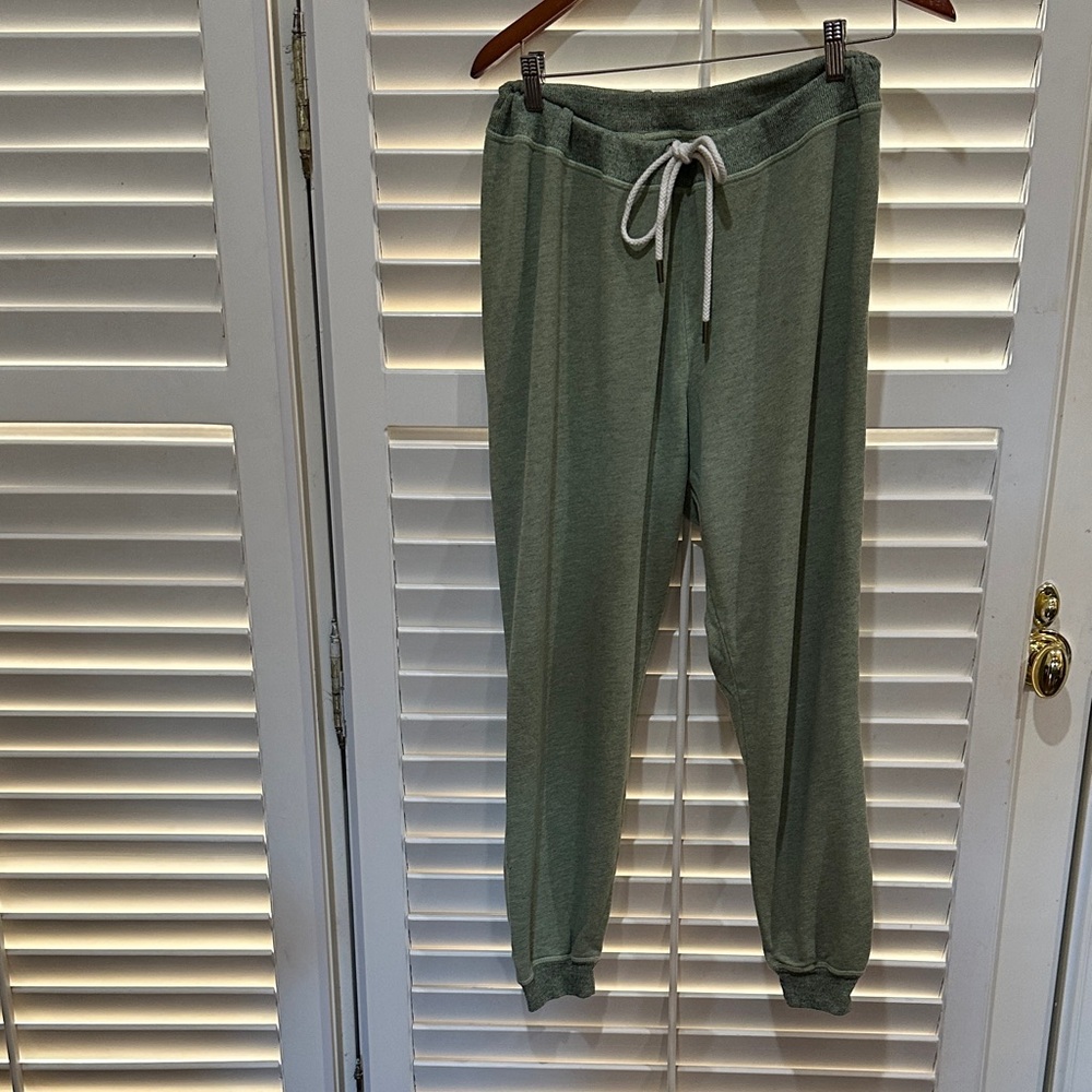 THE GREAT. Olive Green Knit Drawstring Joggers. M